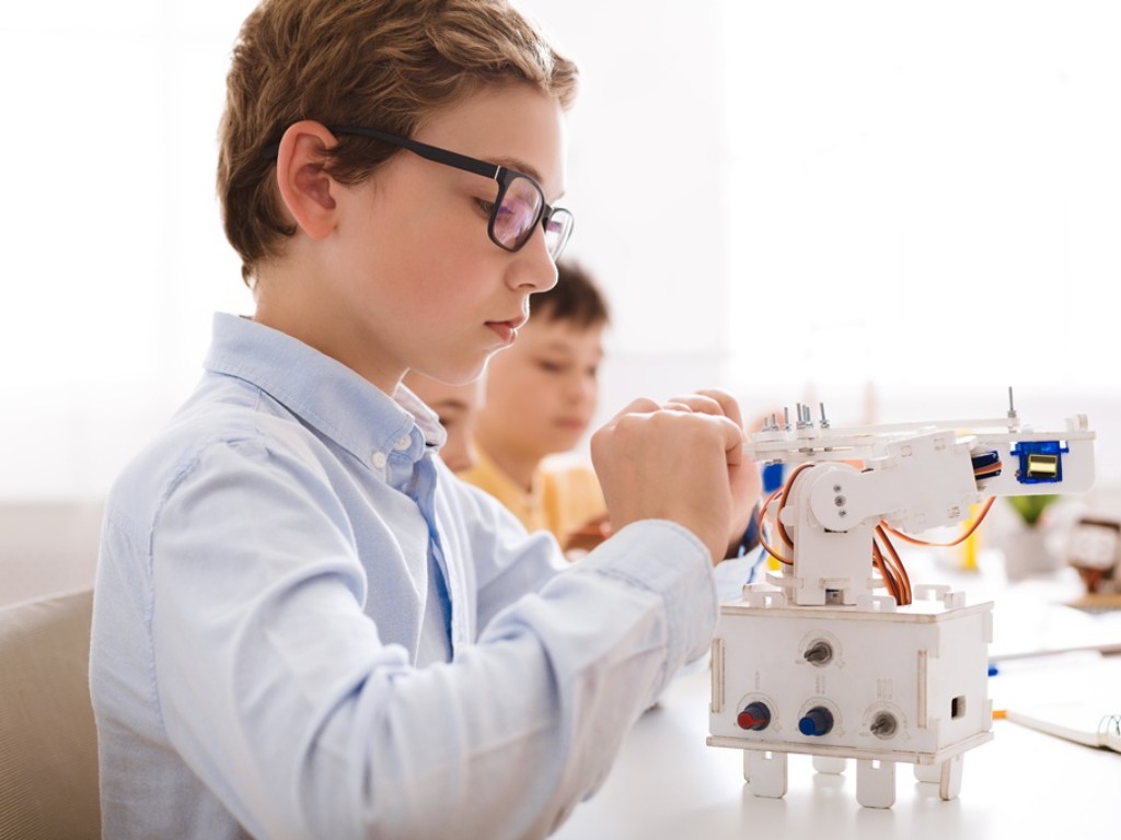 Toy testing and certification according to 2009/48/EG: Safe and free of harmful substances | TÜV Rheinland